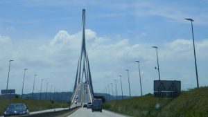 Ohne Latte zu den Kanalinseln - Pont de Normandie